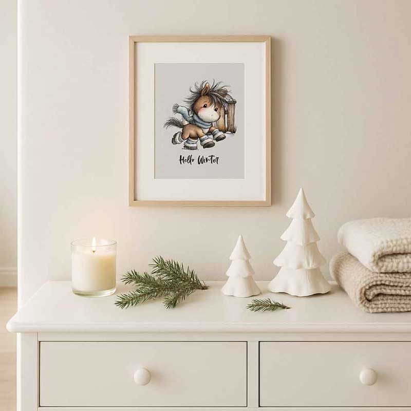 Winter Poster „Hello Winter“ Kleines Pferd im Schnee | A4 Printable – Bild 2